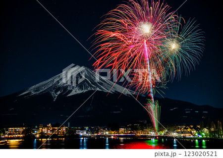 富士山と花火 ~河口湖冬花火~ 富士山と花火 ~河口湖冬花火~ 123020521