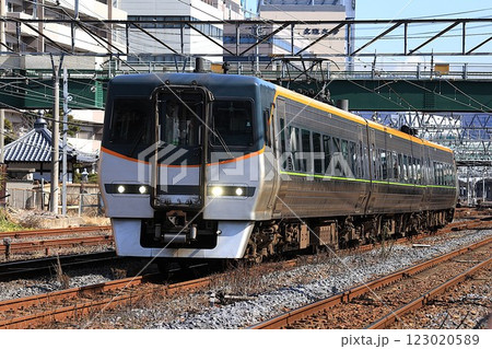 【JR四国】8000系 特急「いしづち」〜リニューアル車両〜(予讃線:高松〜香西) 【JR四国】8000系 特急「いしづち」〜リニューアル車両〜(予讃線:高松〜香西) 123020589