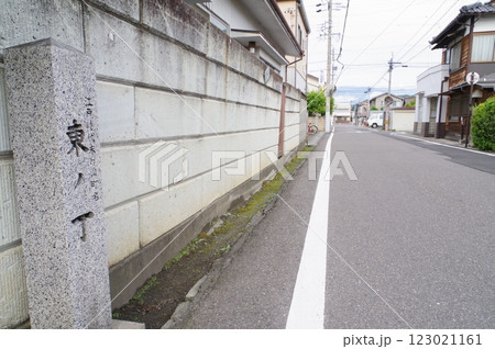 信州　松本市市街地　旧町名標識　「東ノ丁」（ひがしのちょう）近傍の光景 123021161