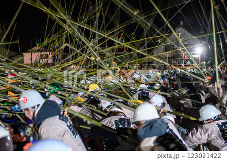 六郷の竹うち　第一回戦　秋田県　美郷町 123021422