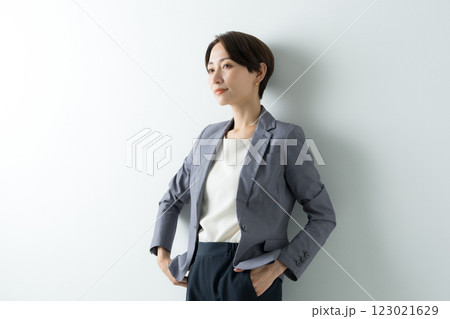 ビジネス 女性 ビジネス 女性 123021629