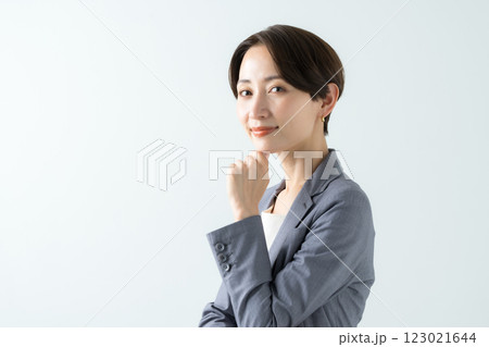 ビジネス　女性 123021644