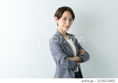 ビジネス　女性 123021662
