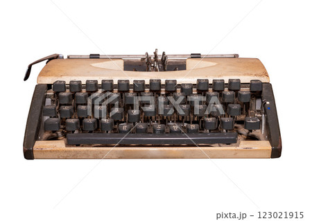 Rusty old vintage typewriter isolated on white background 123021915