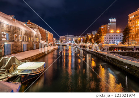 北海道　小樽　雪あかりの路　アイスキャンドル　冬　小樽運河 123021974