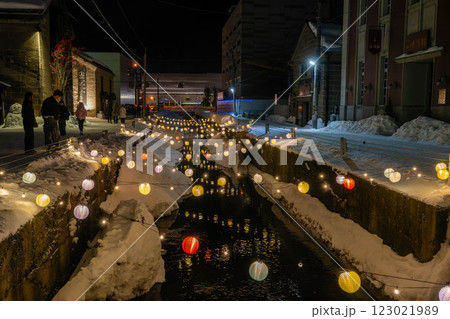 北海道　小樽　雪あかりの路　アイスキャンドル　冬　小樽運河 123021989