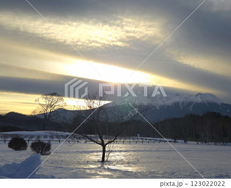 夕空と雪の御嶽山(御岳山) 夕空と雪の御嶽山(御岳山) 123022022