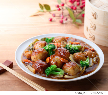 たっぷり野菜と肉団子の甘酢あんかけ 123022978