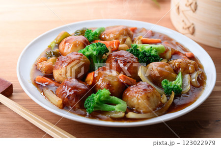 たっぷり野菜と肉団子の甘酢あんかけ たっぷり野菜と肉団子の甘酢あんかけ 123022979