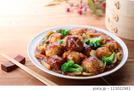 たっぷり野菜と肉団子の甘酢あんかけ 123022981