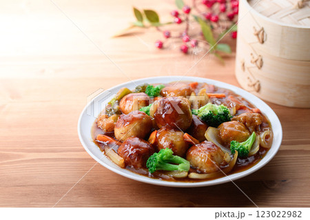 たっぷり野菜と肉団子の甘酢あんかけ 123022982
