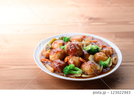 たっぷり野菜と肉団子の甘酢あんかけ 123022983