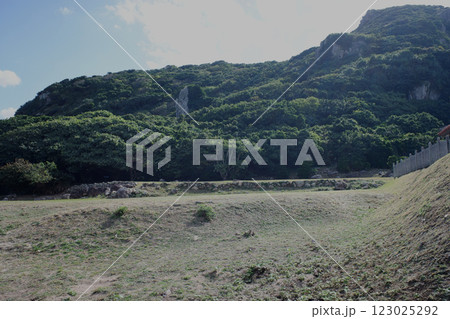 沖縄県　伊是名島　伊是名城跡下部 123025292