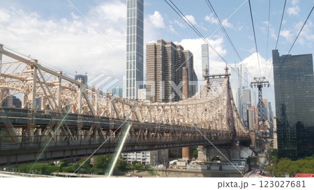 New York City Roosevelt Island tramway to Manhattan Midtown. Cable tram and Queensboro Bridge, USA. 123027681