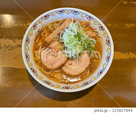 しょうゆラーメン しょうゆラーメン 123027894