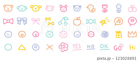 手書きの飾りイラストのベクターイラストセット。手描き、動物、リボン、花、王冠 123028891