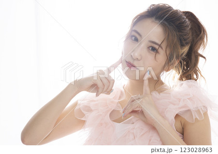 若い女性のビューティーイメージ 若い女性のビューティーイメージ 123028963