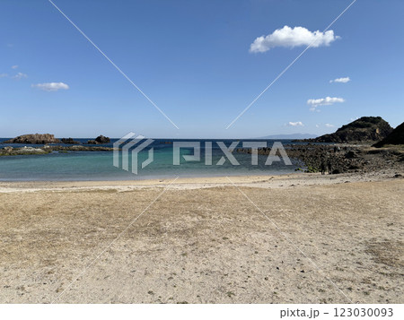 爪木崎：青い海と砂浜の風景【富士箱根伊豆国立公園】静岡県下田市 123030093