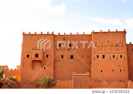 Traditional moroccan clay houses, Kasbah Ait Ben Haddou (Ait Benhaddou), Atlas Mountains, Morocco, North Africa 123030181