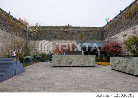 中国 南京市、南京城の城門、中華門 123030705