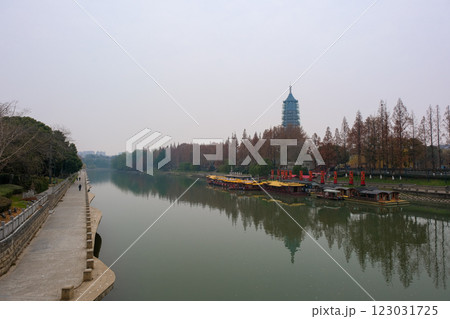 中国 南京市、秦淮河と大報恩寺 中国 南京市、秦淮河と大報恩寺 123031725