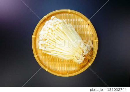 エノキタケ 榎茸 エノキダケ ナメタケ ナメススキ ユキノシタ キノコ きのこ エノキタケ 榎茸 エノキダケ ナメタケ ナメススキ ユキノシタ キノコ きのこ 123032744