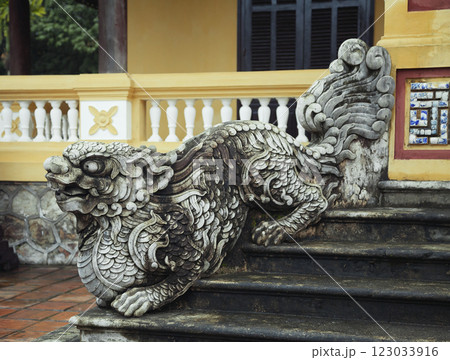 Dragon-shaped handrail in Hue Imperial Palace 123033916