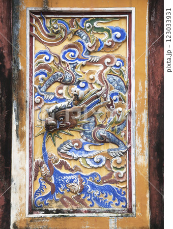 Dragon decoration in Imperial Palace in Hue, Vietnam Dragon decoration in Imperial Palace in Hue, Vietnam 123033931