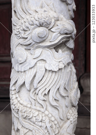 Dragon decoration in Imperial Palace in Hue, Vietnam 123033933