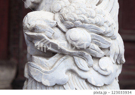 Dragon decoration in Imperial Palace in Hue, Vietnam 123033934