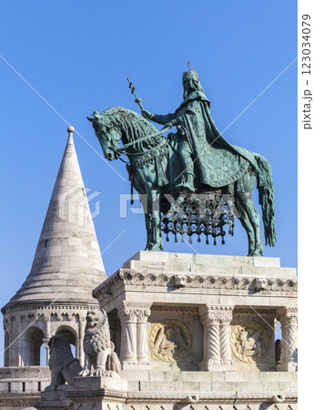 King Stephen horse statue in Budapest 123034079