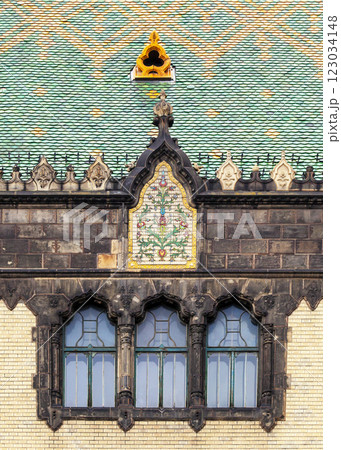 Facade of Museum of Applied arts in Budapest 123034148
