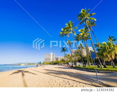 ハワイ 朝のワイキキビーチ ハワイ 朝のワイキキビーチ 123034382