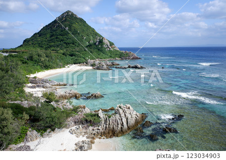 沖縄県 伊是名島の二見ヶ浦海岸 沖縄県 伊是名島の二見ヶ浦海岸 123034903
