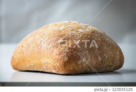 freshly baked ciabatta bread 123035120