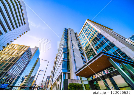 日本の東京都市景観　青山一丁目駅などを望む 123036623