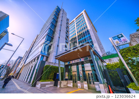 日本の東京都市景観　青山一丁目駅などを望む 123036624