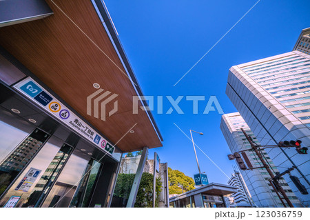 日本の東京都市景観　青山一丁目駅などを望む 123036759