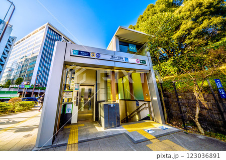日本の東京都市景観 青山一丁目駅などを望む 日本の東京都市景観 青山一丁目駅などを望む 123036891