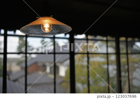 レトロな照明 123037696