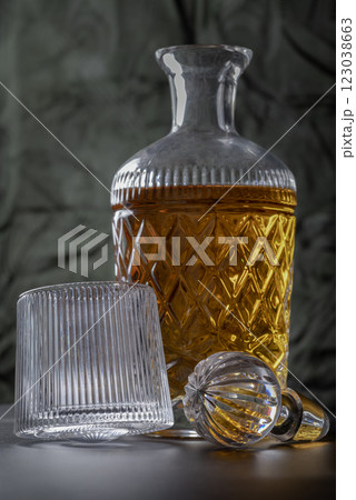 Design elements of The crystal decanter of whiskey, Glass Lid with Whiskey glass with reflection. 123038663