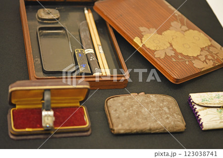 レトロな文具と小物 123038741