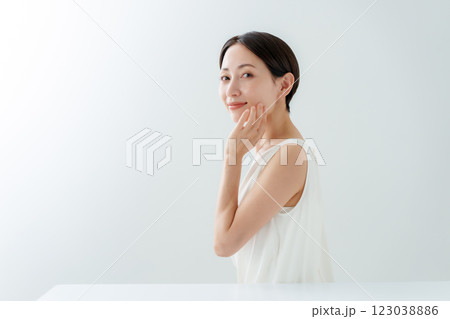 女性　スキンケア 123038886