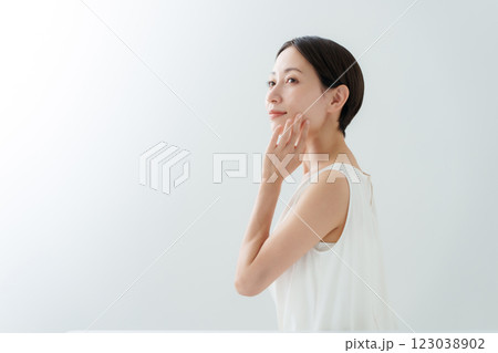 女性　スキンケア 123038902