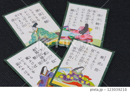 百人一首の親子の絵札 123039218