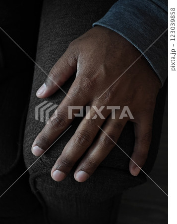 the hands of a black man 123039858