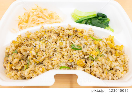 美味しい鶏挽肉と黒胡椒のチャーハン 美味しい鶏挽肉と黒胡椒のチャーハン 123040053