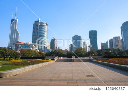 中国 上海市、人民広場と高層ビル群 中国 上海市、人民広場と高層ビル群 123040887