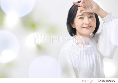 ビューティー　ミドル女性 123040935