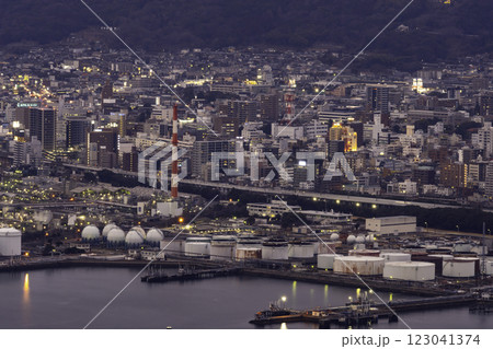 徳山　徳山駅周辺の夕景　山口県周南市 123041374